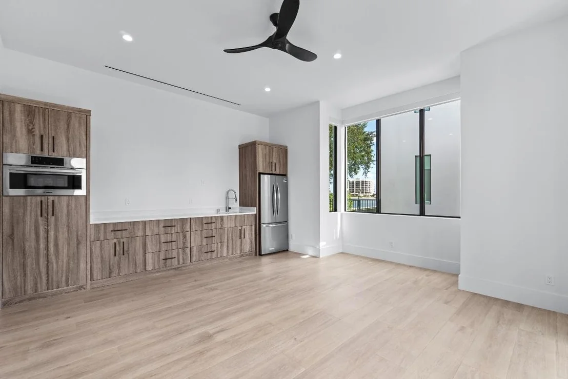 Photo of 3445 Harbor Road N