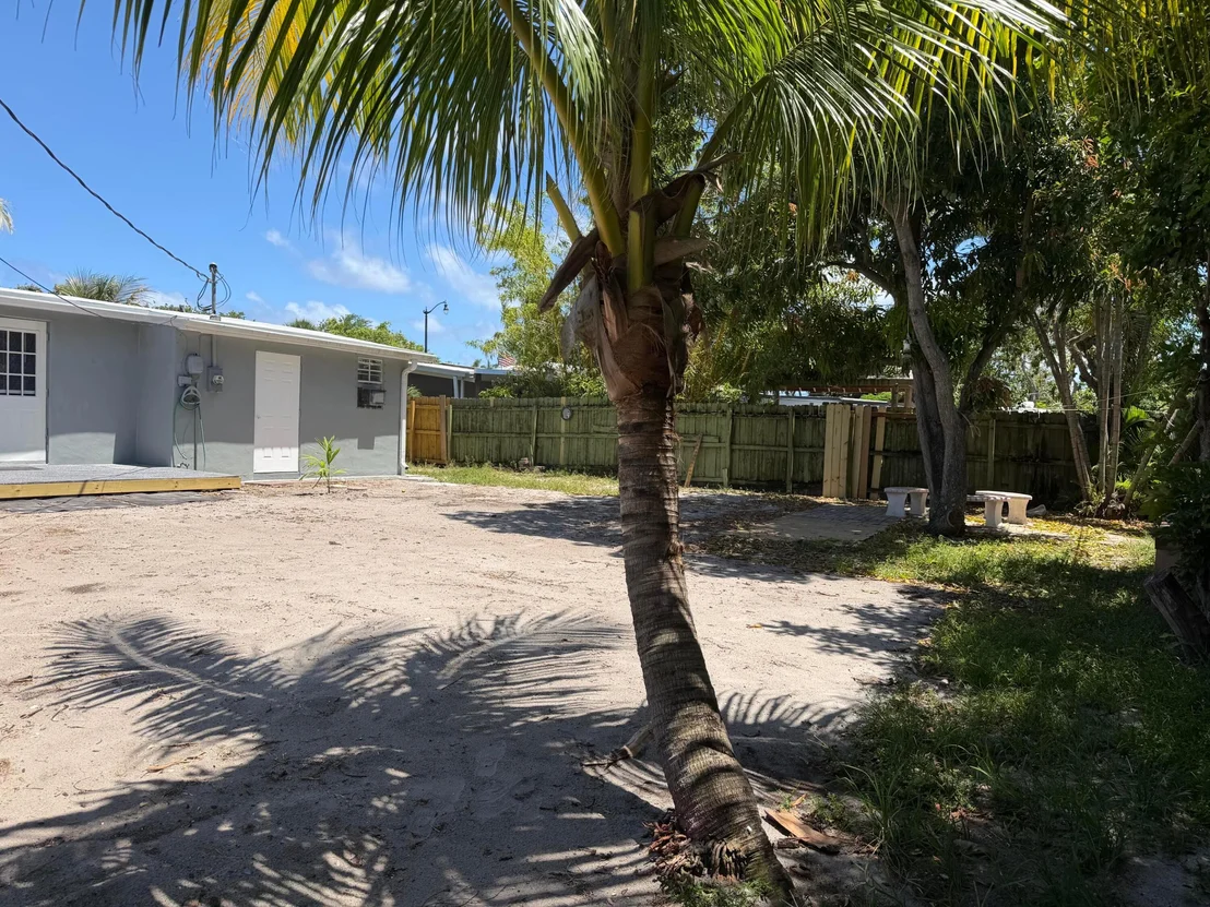 Photo of 5233 NE 20th Terrace