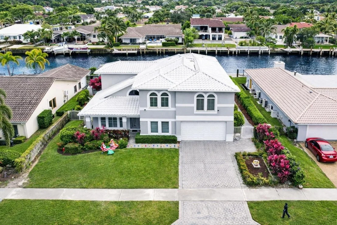 Photo of 678 Carriage Hill Lane