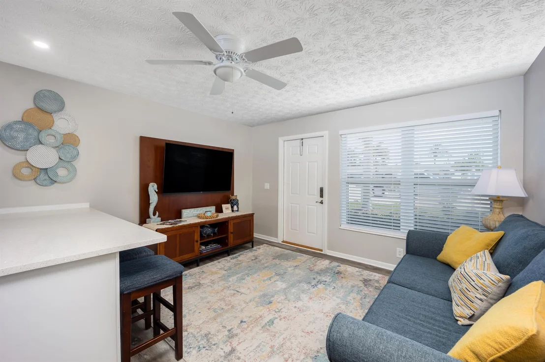 Photo of 140 SW Hideaway Place