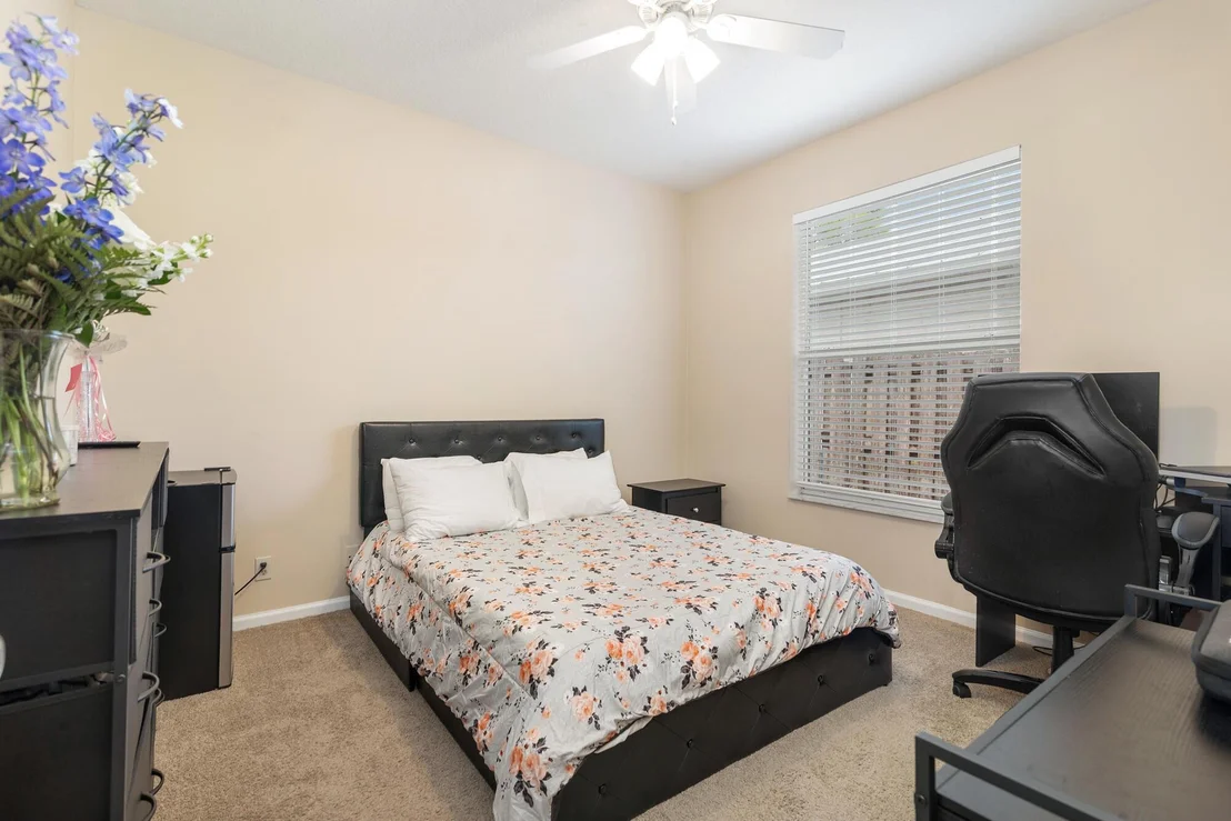 Photo of 17684 Cinquez Park Road W