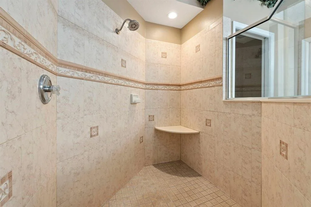 Photo of 5501 Pinetree Drive