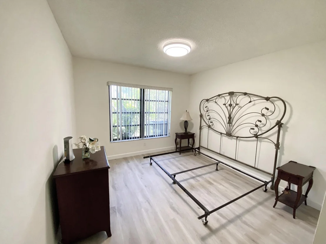 Photo of 5304 Mirror Lakes Boulevard