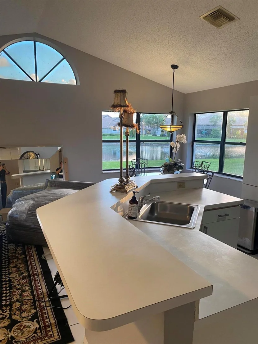 Photo of 7134 Le Chalet Boulevard