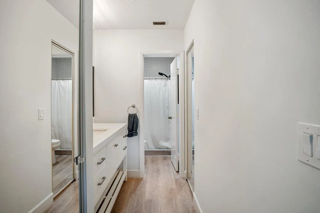 Photo of Unit B at 1402 Pinecrest Circle
