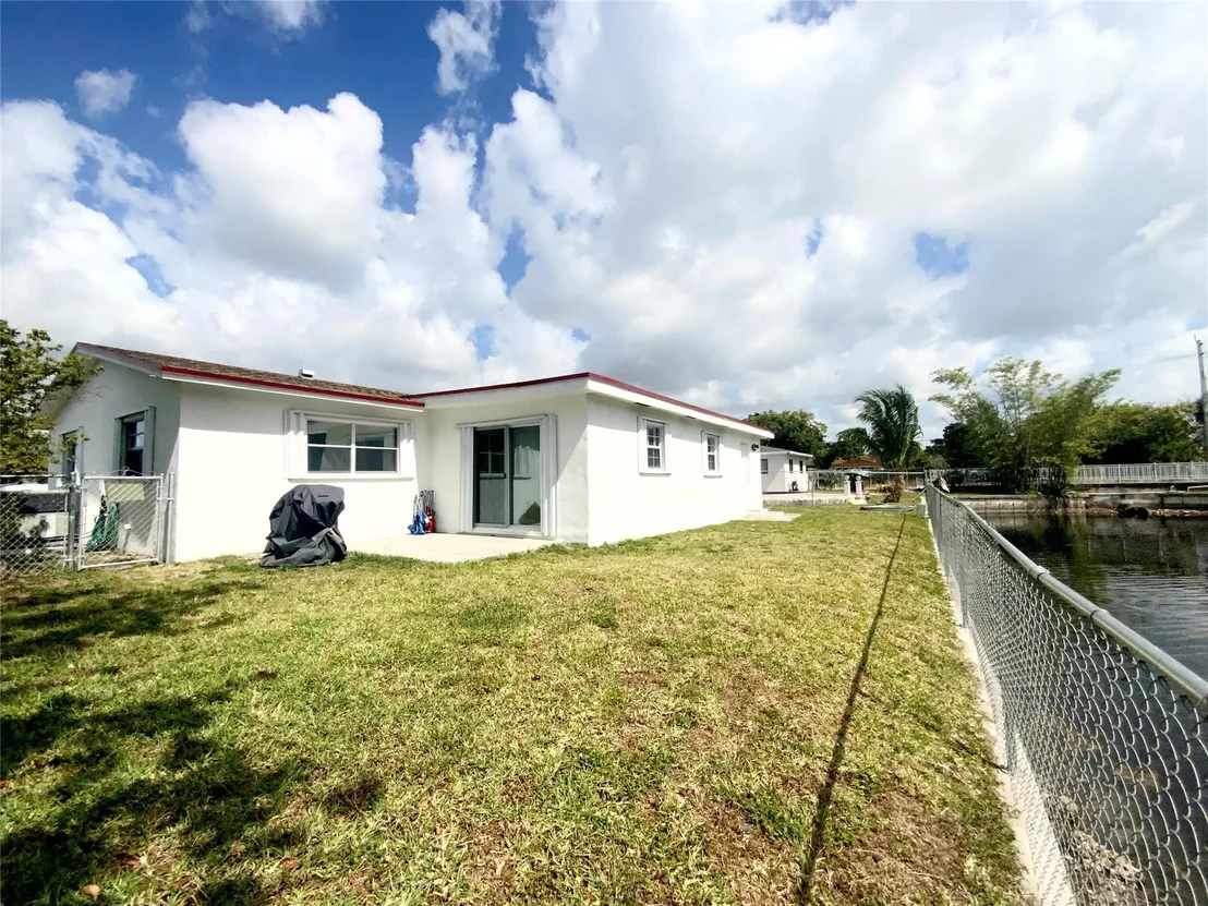 Photo of 1104 Pinehurst