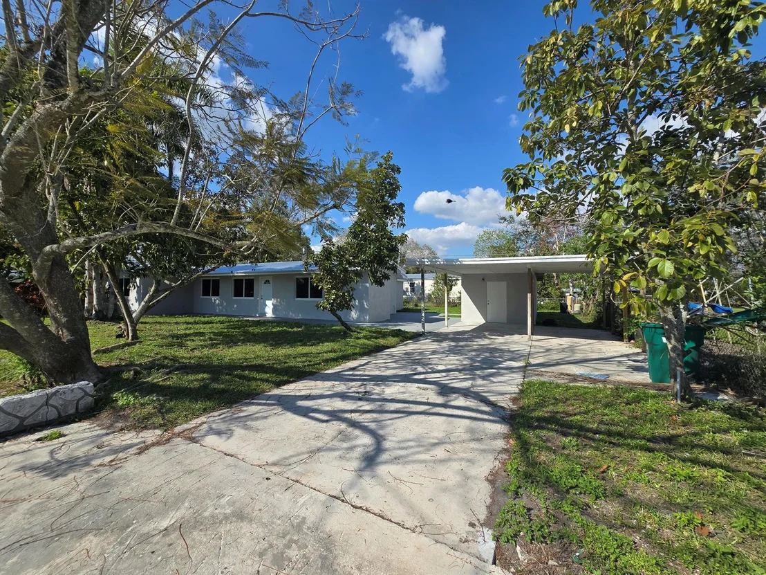 Photo of 6545 NE 8th Lane