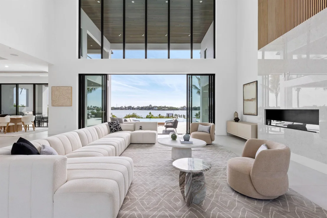 Photo of 88 W Riverside Drive