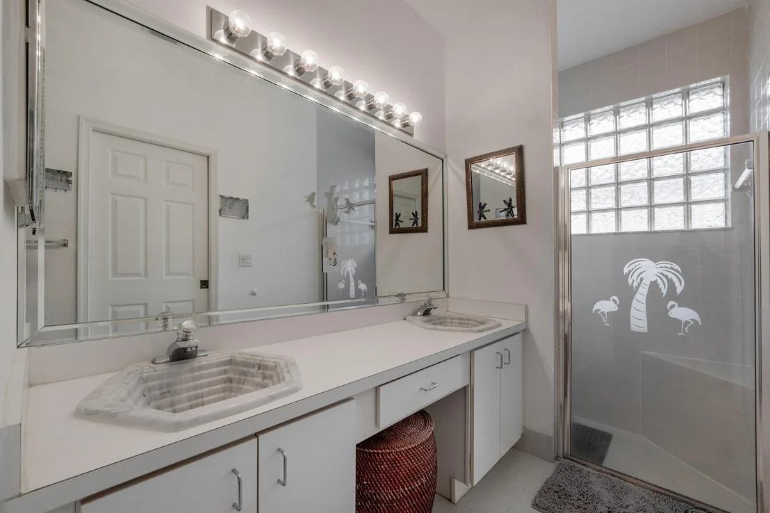 Photo of 10827 Madison Drive