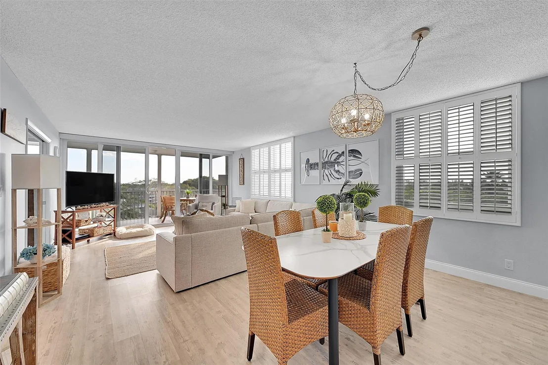 Photo of Unit 4607 at 1 Harbourside Drive