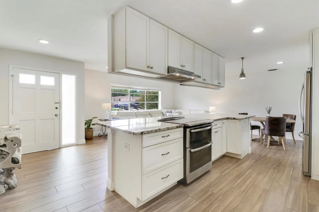 Photo of 612 Oak Ter Terrace