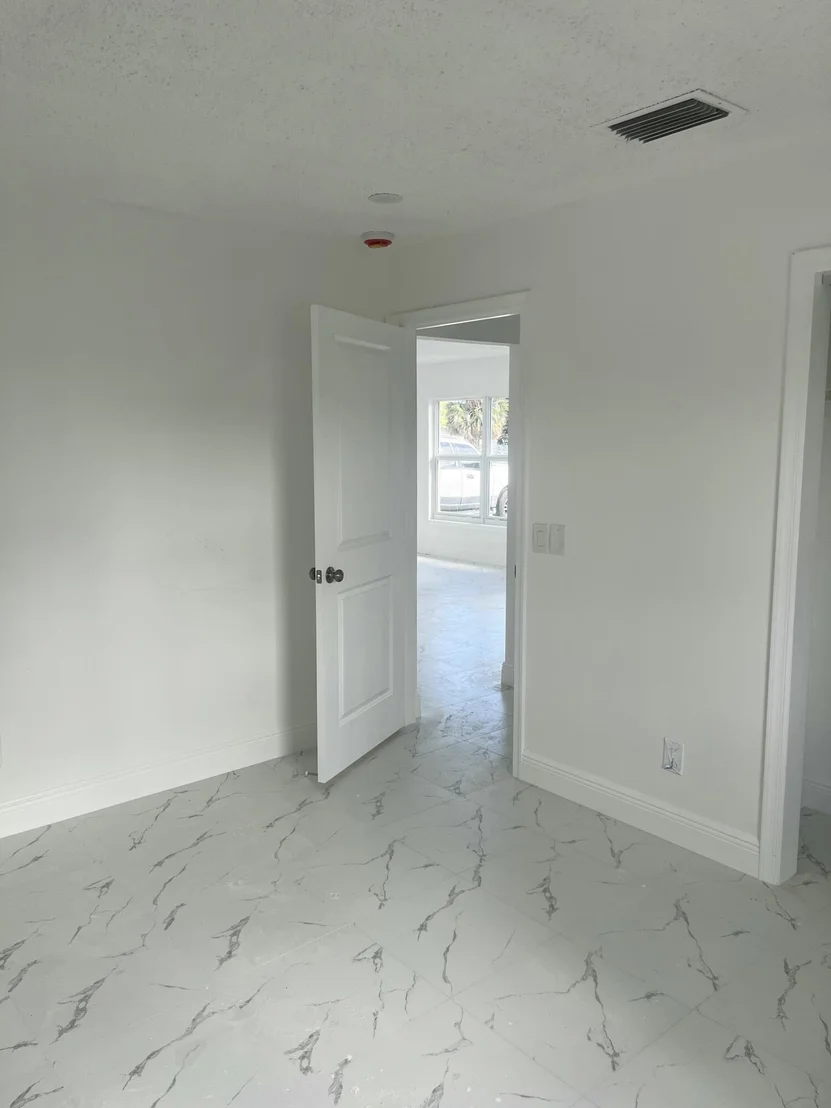 Photo of 2747 Summit Boulevard