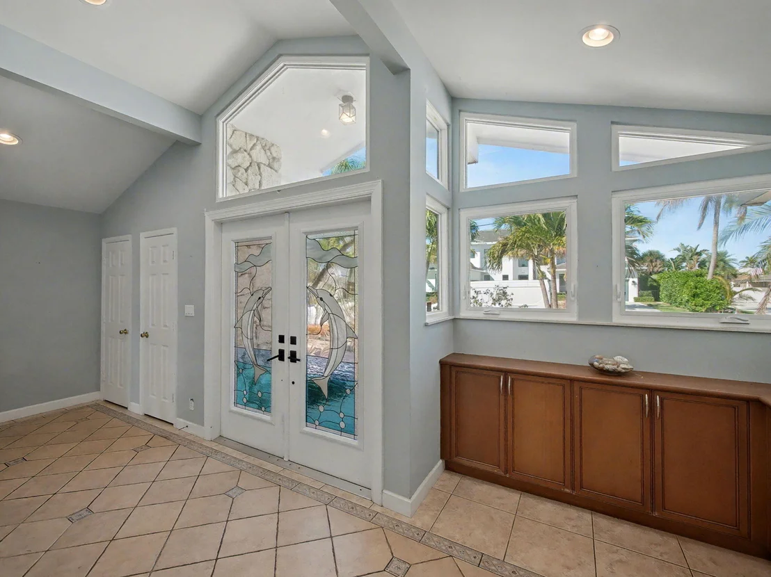 Photo of 618 Riverside Road