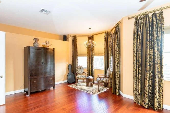 Photo of 2352 Thomson Way