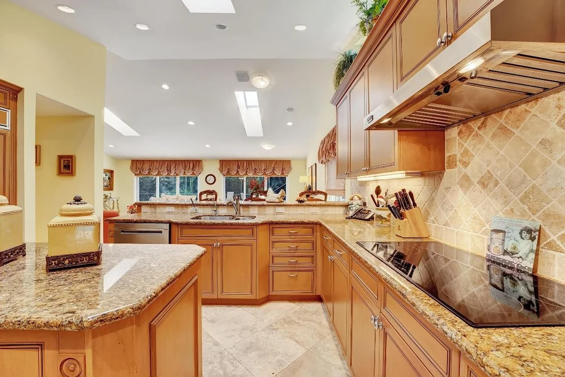 Photo of 4590 Live Oak Boulevard