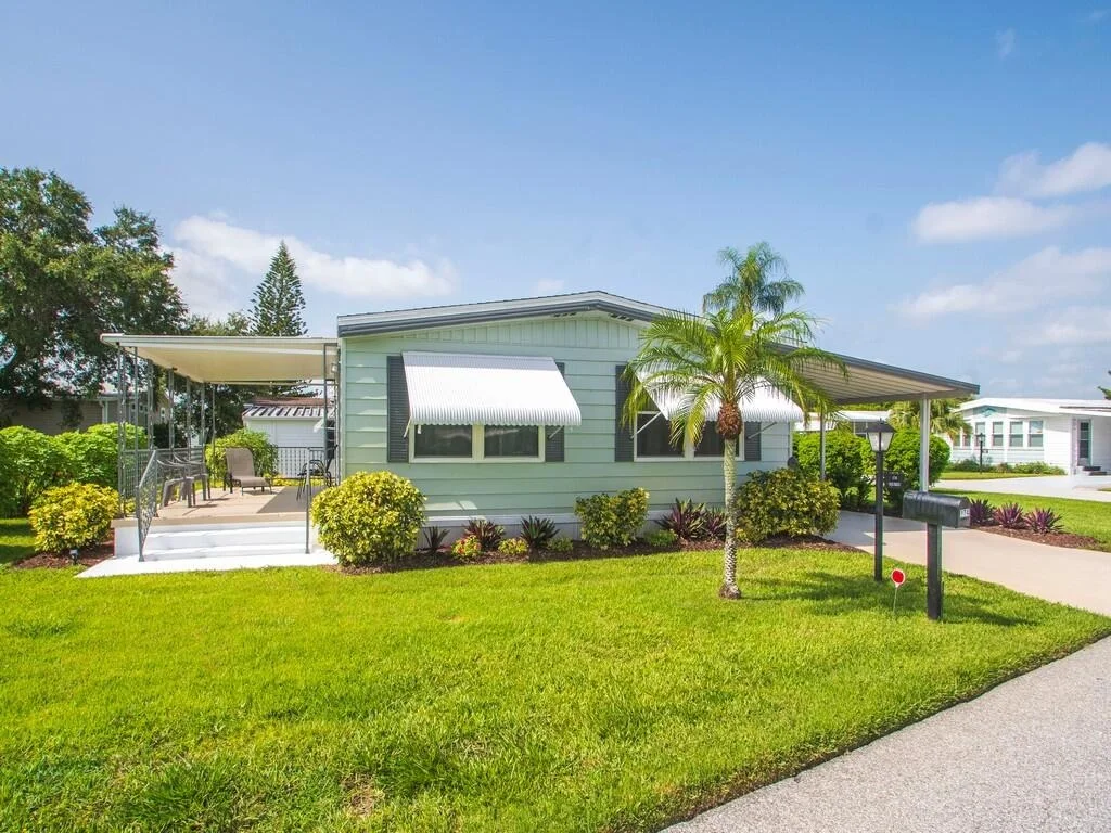 Photo of 174 NE Emerald Drive