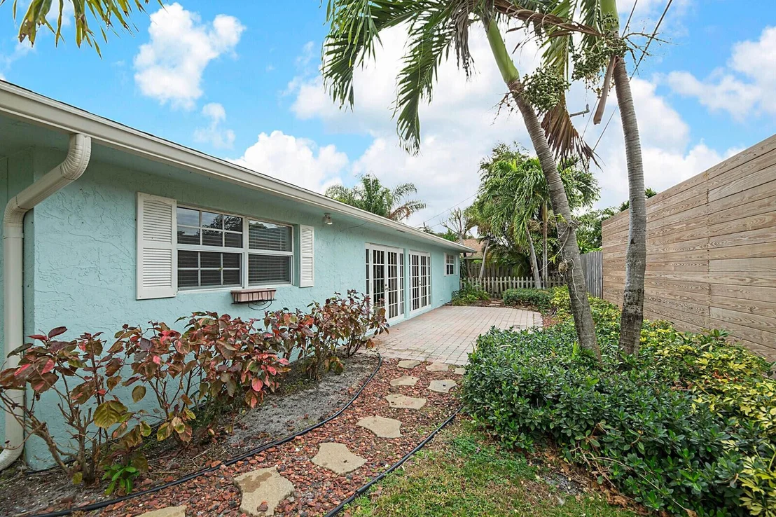 Photo of 643 Lindell Boulevard