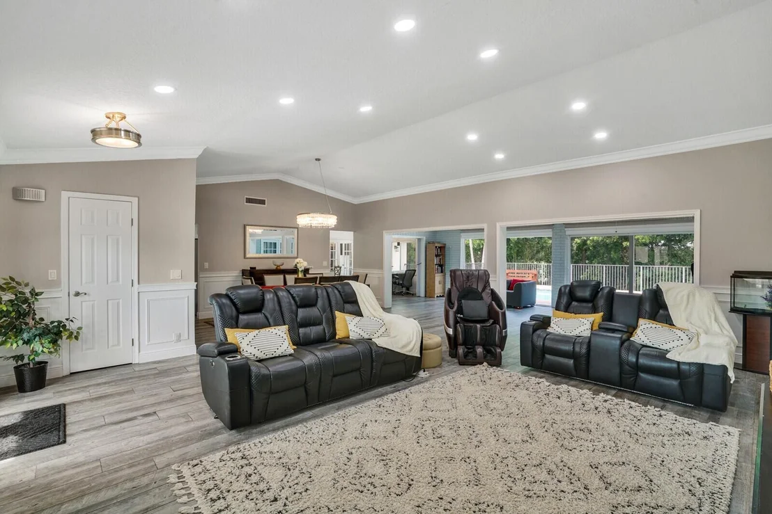 Photo of 4215 Gleneagles Drive