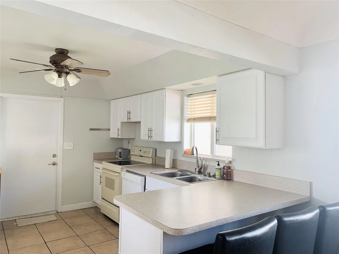 Photo of 2780 NE 22nd Avenue
