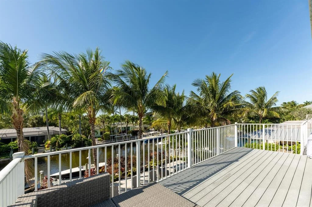 Photo of 916 Dolphin Drive