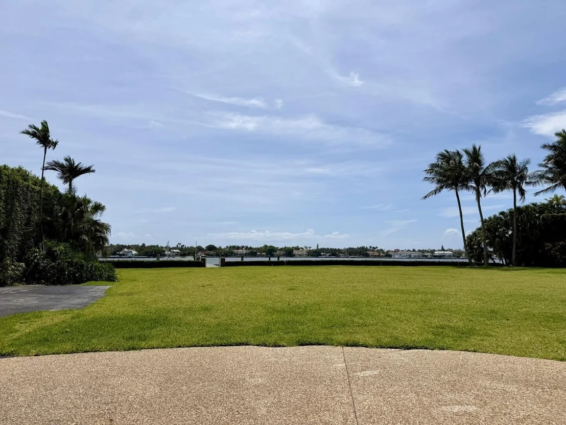 Photo of 690 Island Drive