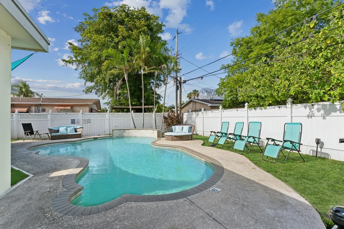 Photo of 718 NW 9th Avenue