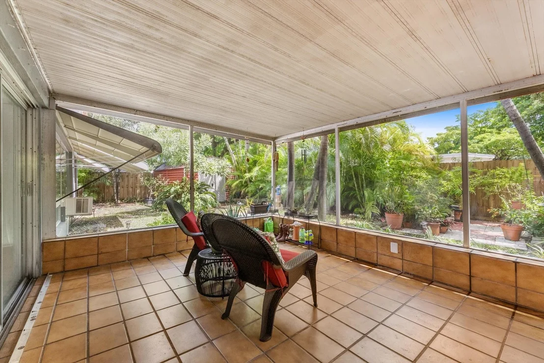 Photo of 1428 E River Drive