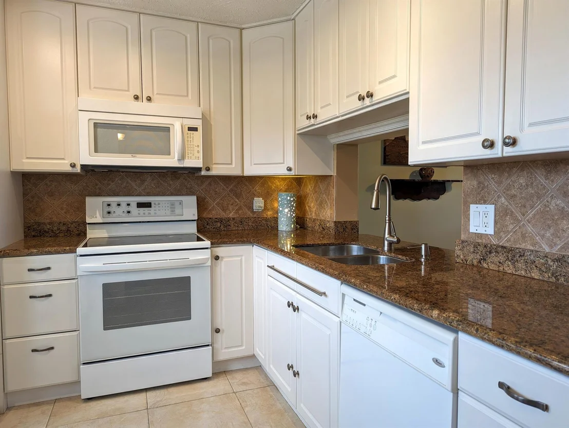 Photo of Unit UNIT405 at 2829 Florida Boulevard