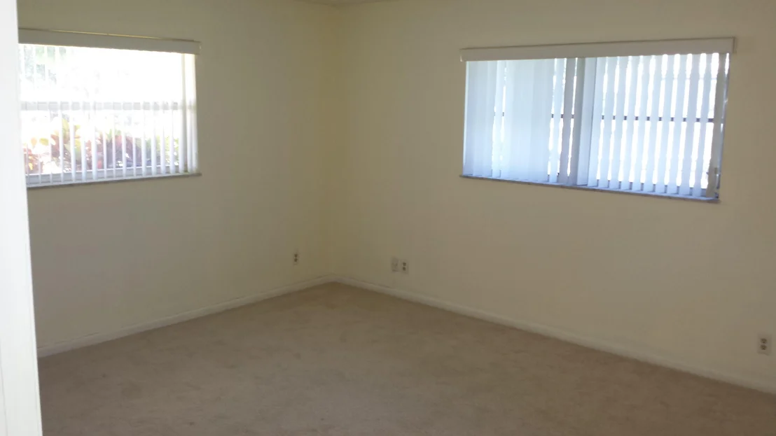 Photo of 381 SE Edgewood Drive