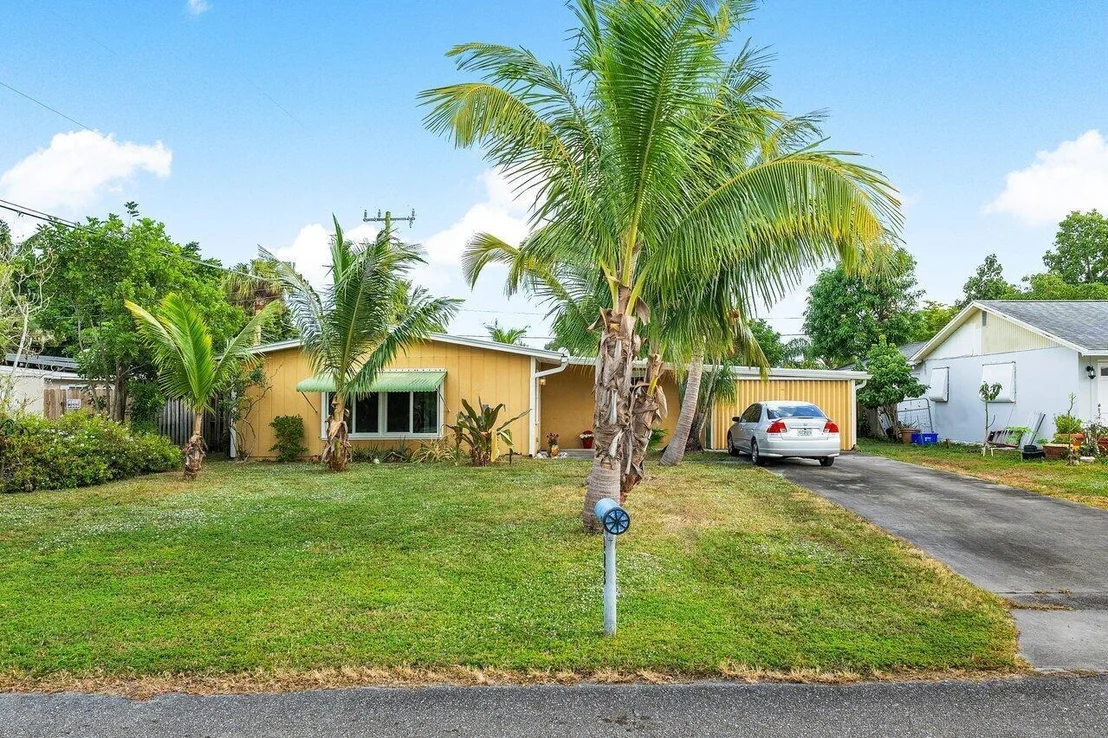 Photo of 403 W Whitney Drive