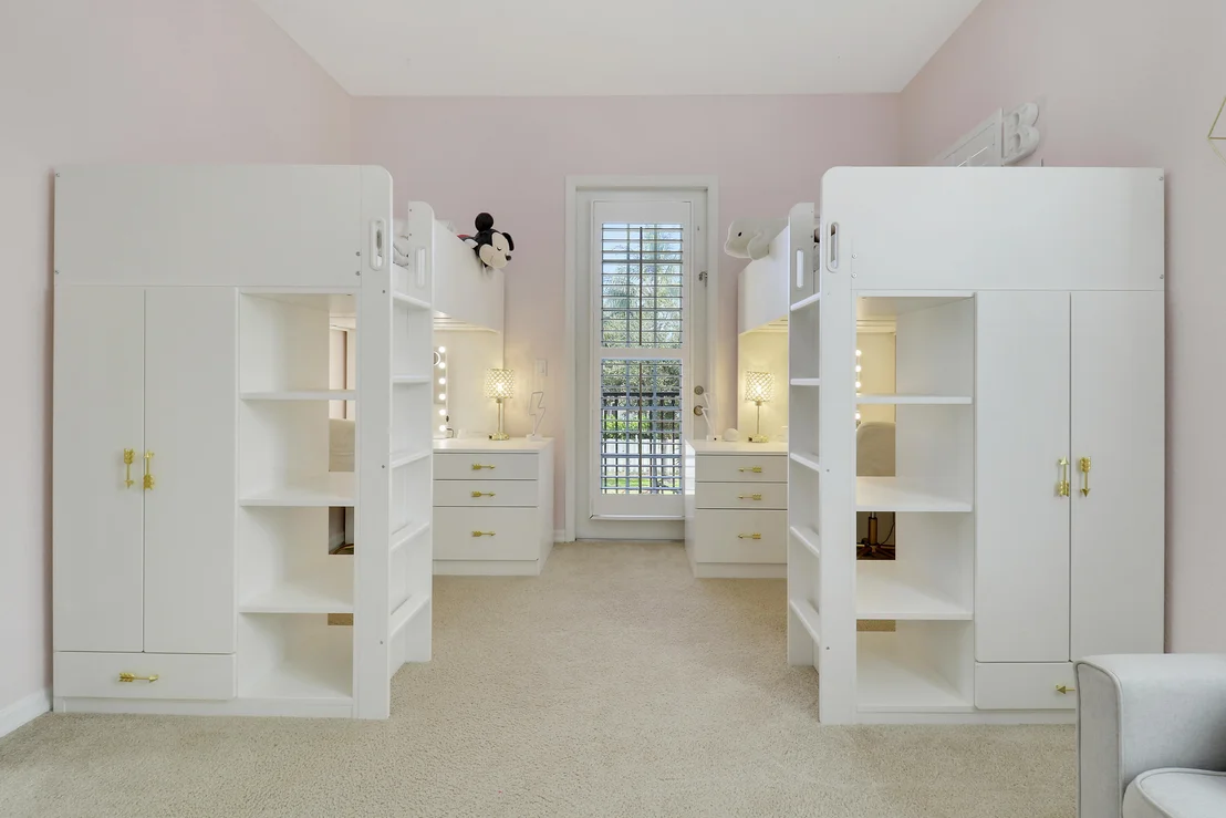 Photo of 136 Ashford Avenue