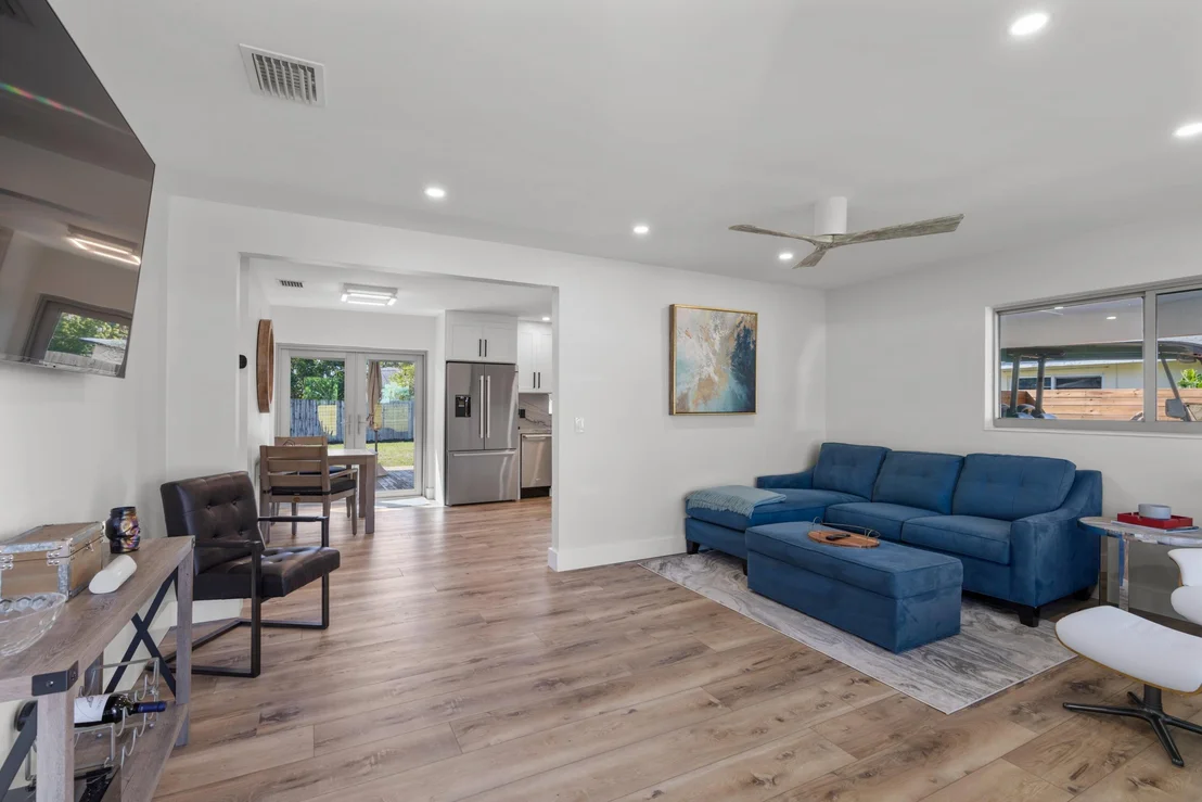 Photo of 918 SE 3RD Avenue
