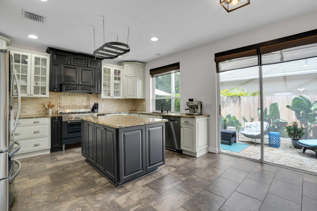 Photo of 471 Oriole Point