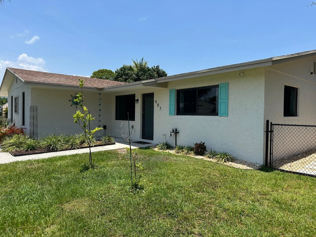 Photo of 907 SE Lake Street