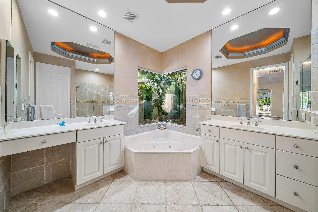 Photo of 18670 SE Lakeside Way