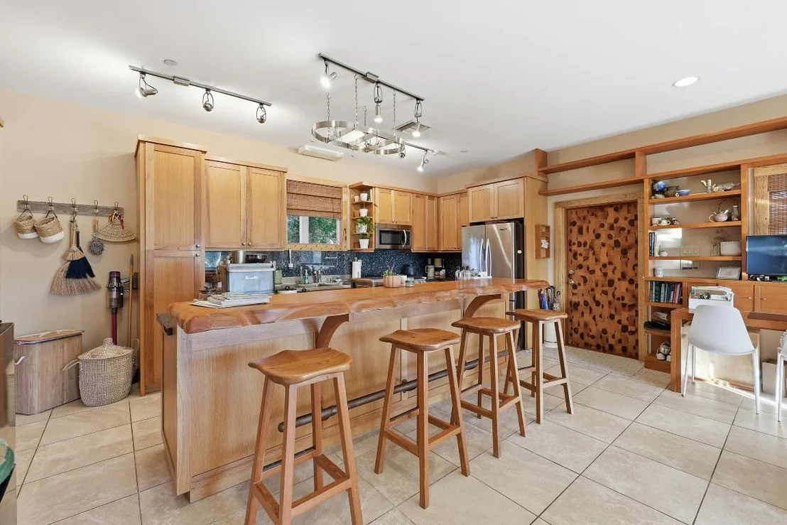 Photo of 953 Thayer Lane