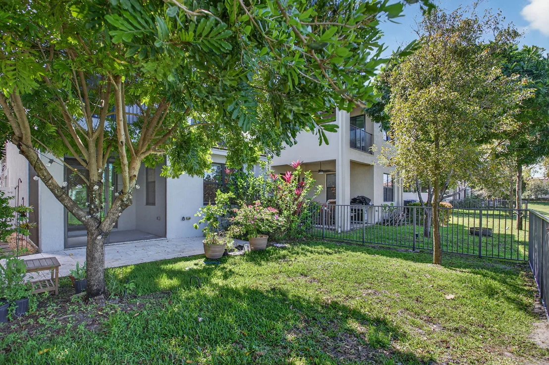Photo of 325 NW 33rd Lane