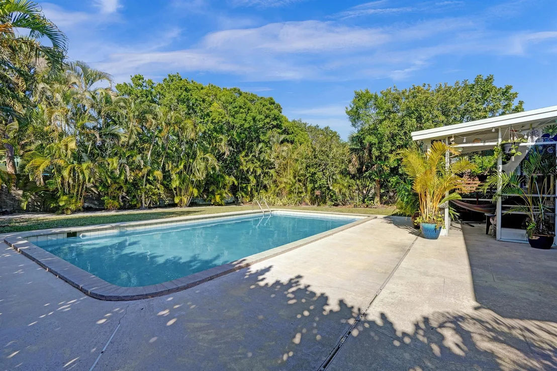 Photo of 715 North Road