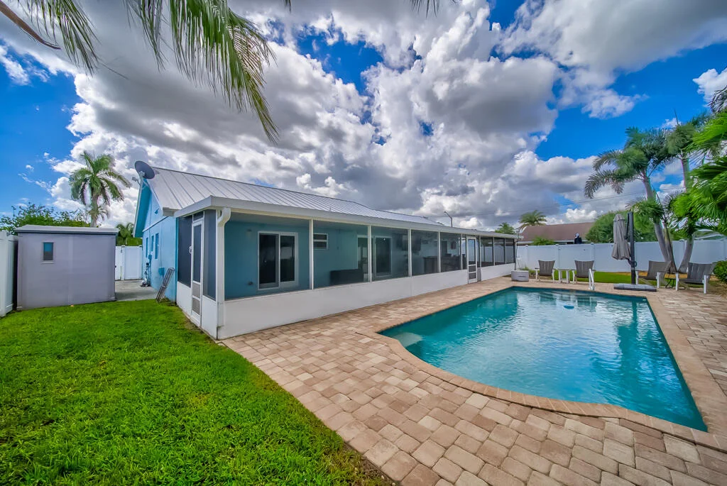 Photo of 841 NW 8th Way