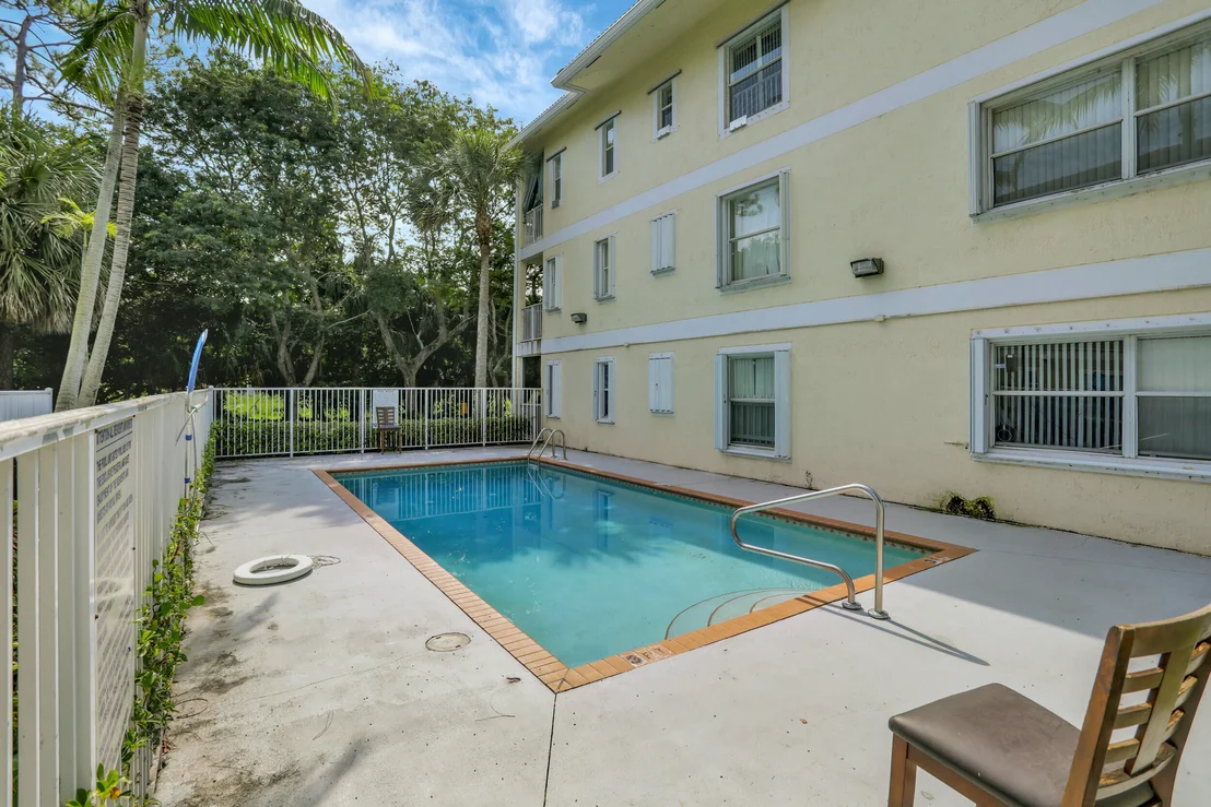 Photo of Unit 301 at 2901 Riverside Drive