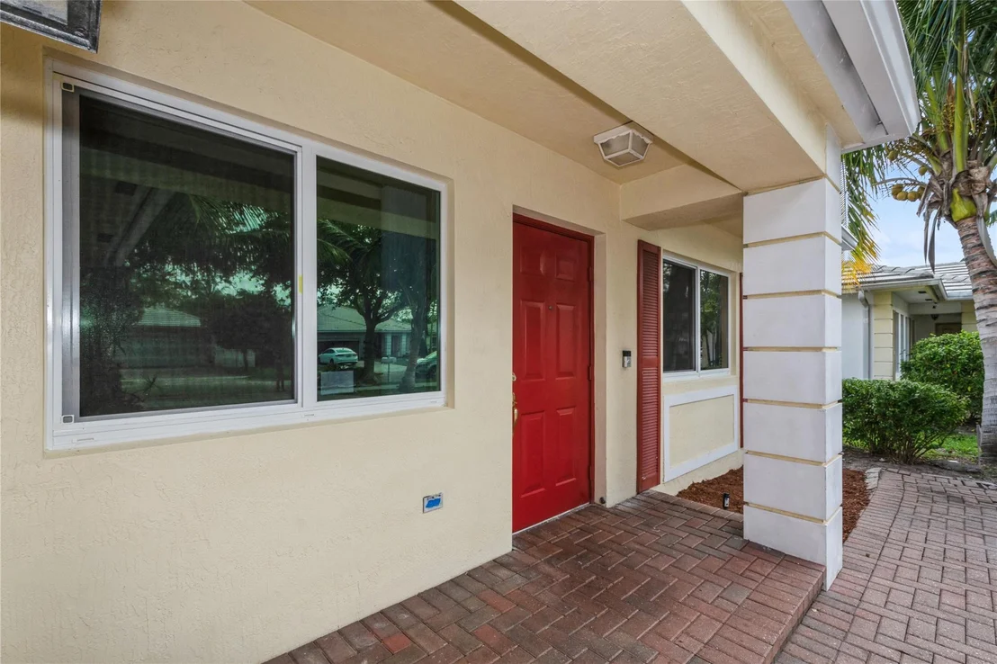 Photo of 320 NW 17th Terrace