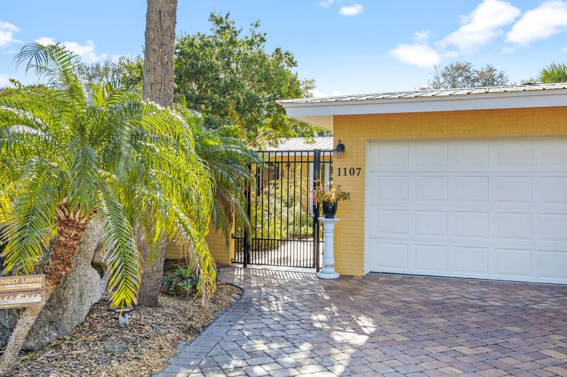 Photo of 1107 Pinetree Drive