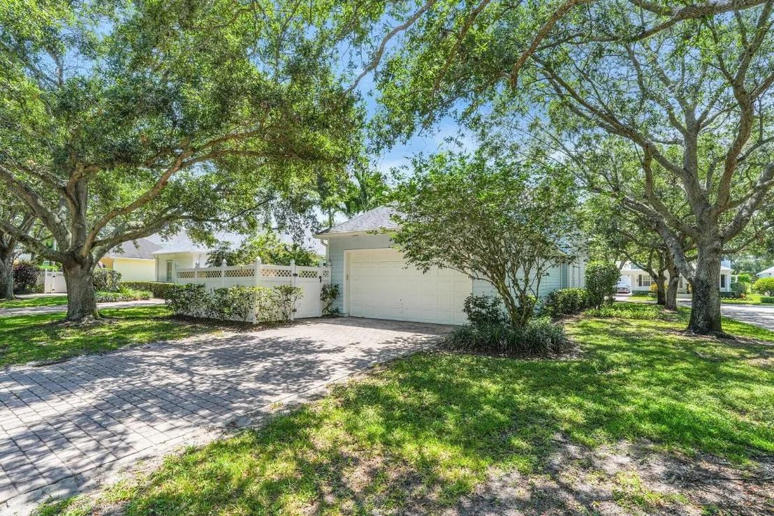 Photo of 211 Barbados Drive