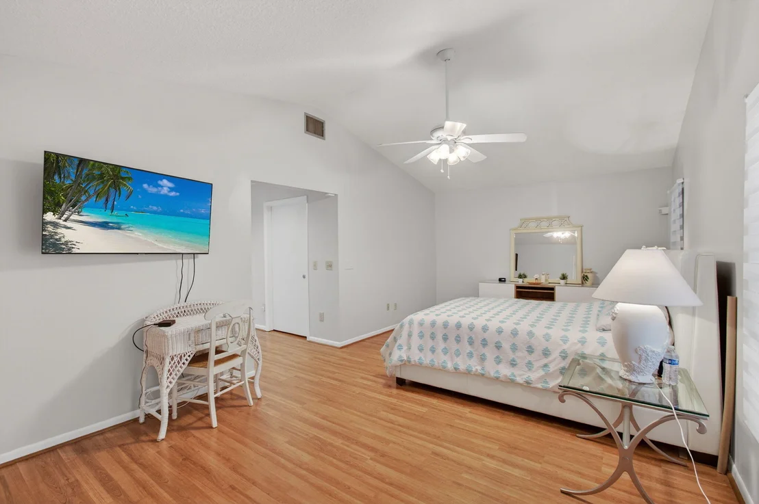 Photo of 2925 Riviera Drive