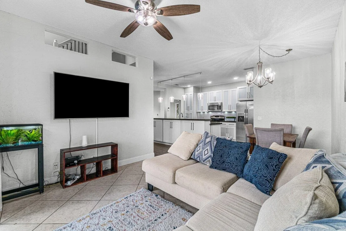 Photo of 1071 Fairfax Circle W