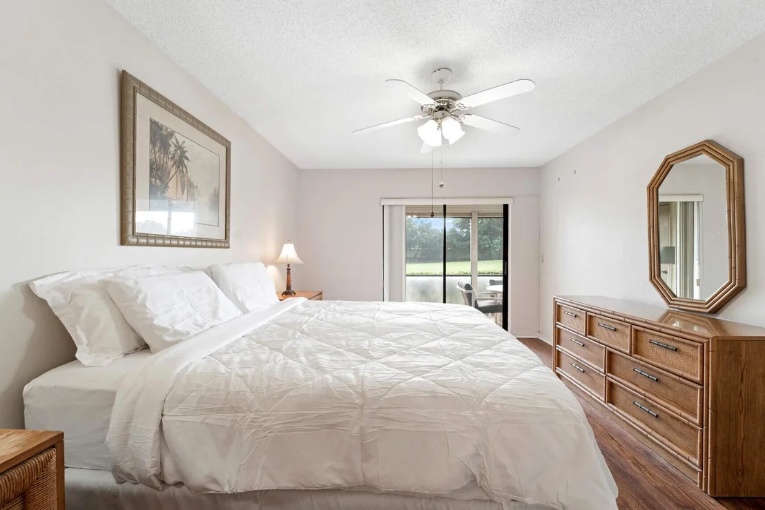 Photo of Unit C at 1001 Pinecrest Circle