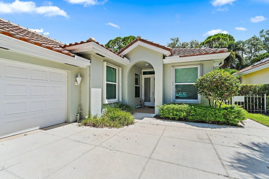 Photo of 188 S HAMPTON Drive