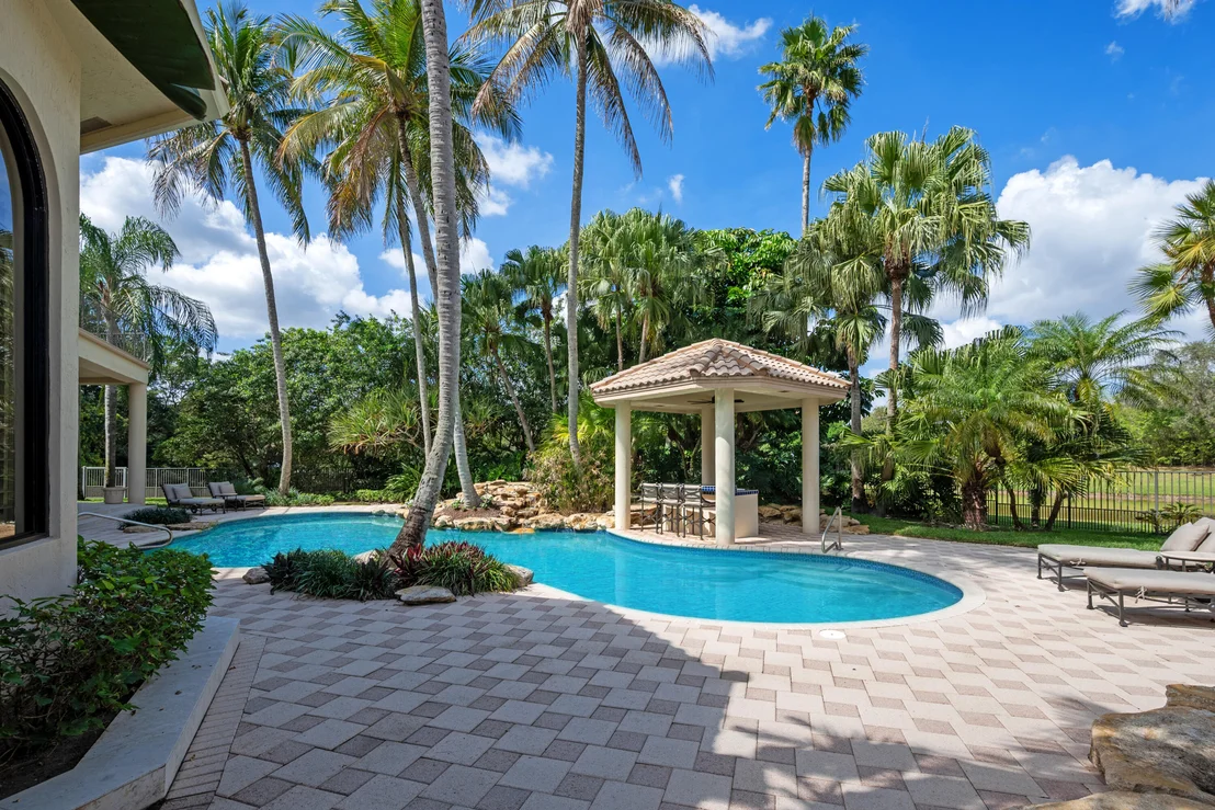 Photo of 18800 Long Lake Drive