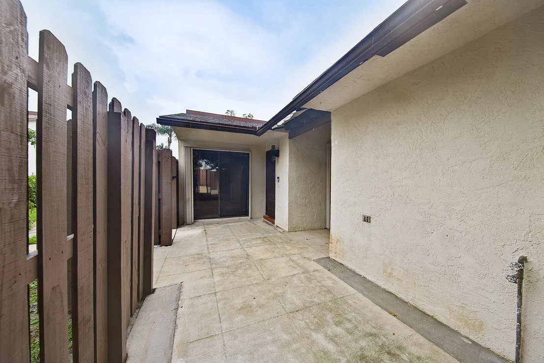 Photo of Unit B at 3402 WATERVIEW Circle