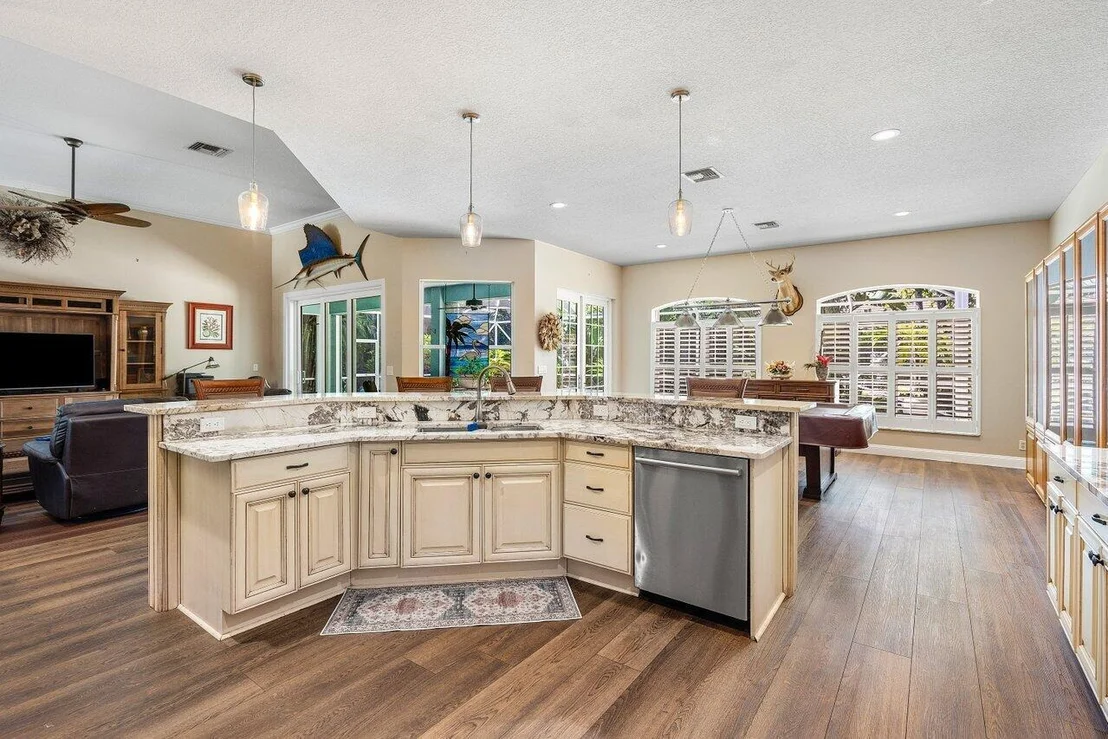 Photo of 18730 SE Lakeside Way